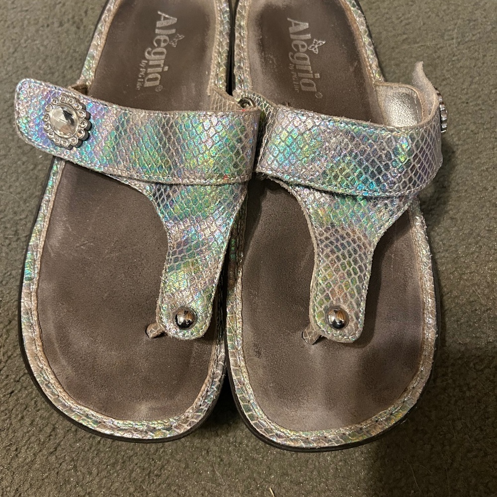 Algeria Women’s Kennedi Leather Thong Adjustable Side Sandals